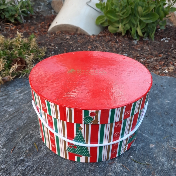 Maxwell and Williams vintage set of four Christmas mugs in box! - Picture 4 of 5